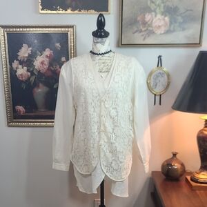 Bella Camicie Elegant Linen  Cream Top With Lace Vest